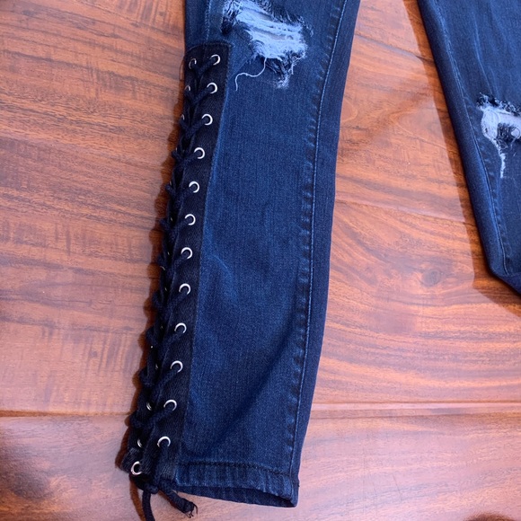 LF CARMAR High Rise Side Lace Distressed Jeans 26 - Picture 2 of 8